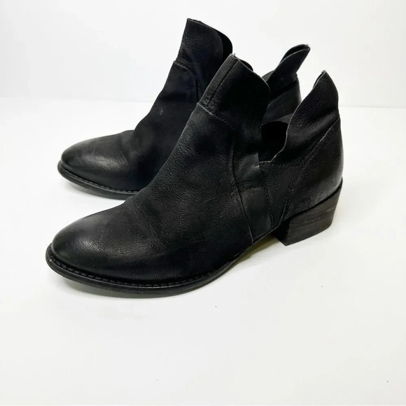 SEYCHELLES Womens Size 5 Black Suede Deep‎ V Side Booties Score - Picture 1 of 6
